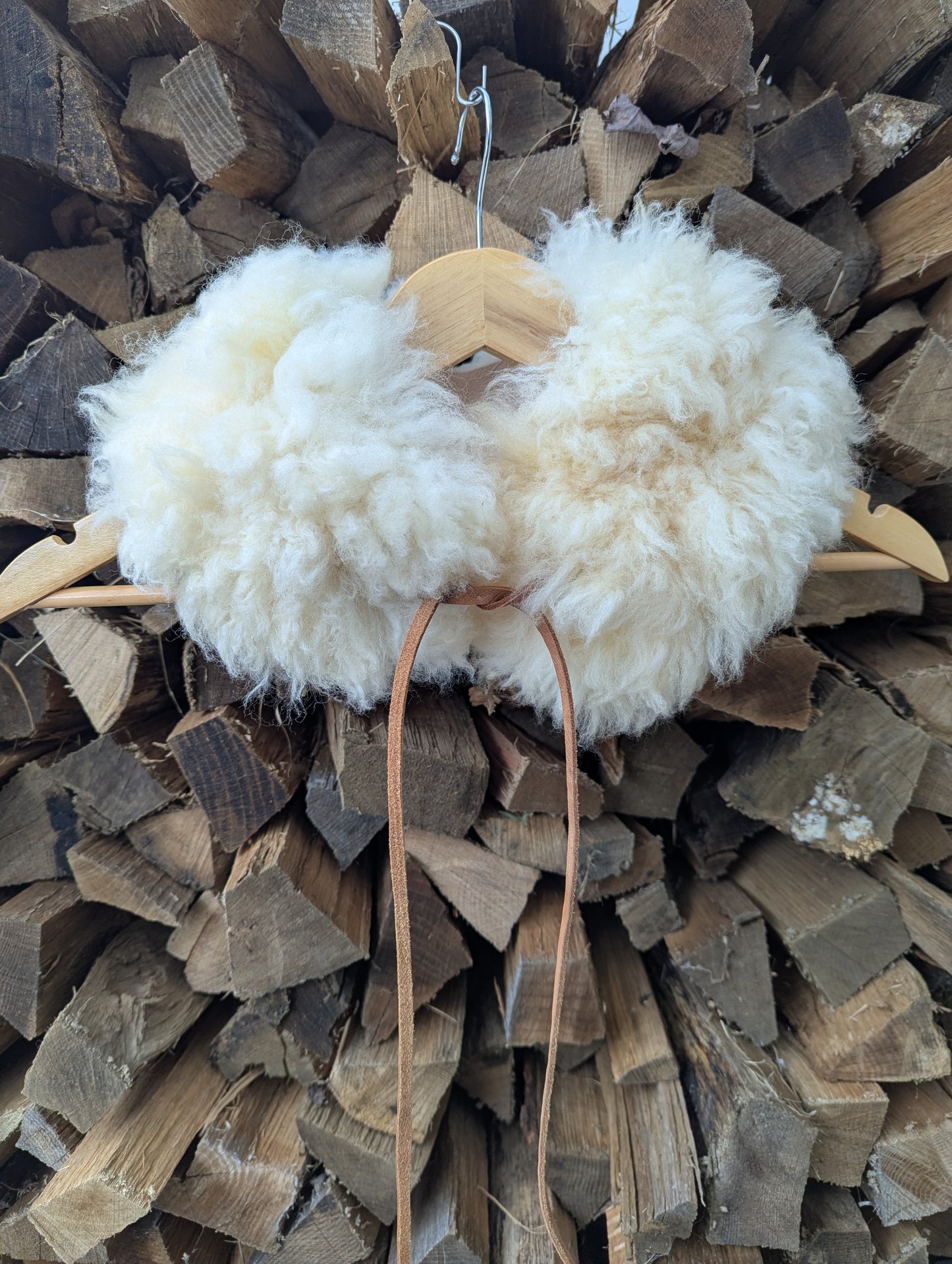 Small white sheepskin collars
